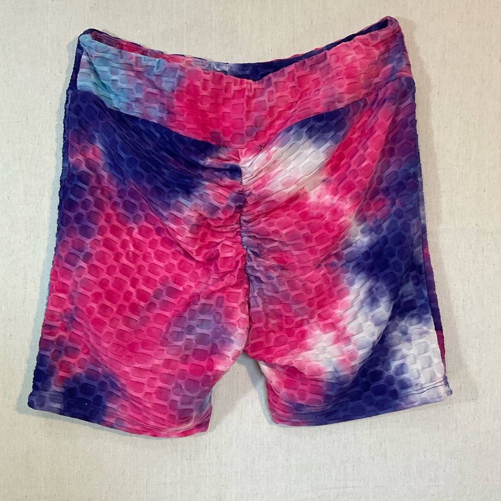 - Tie-Dye ScrunchBiker Shorts; large, Made by CULT FAVOURITE.A+++